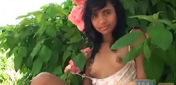 trendsTobie Teen small latina tits outdoors